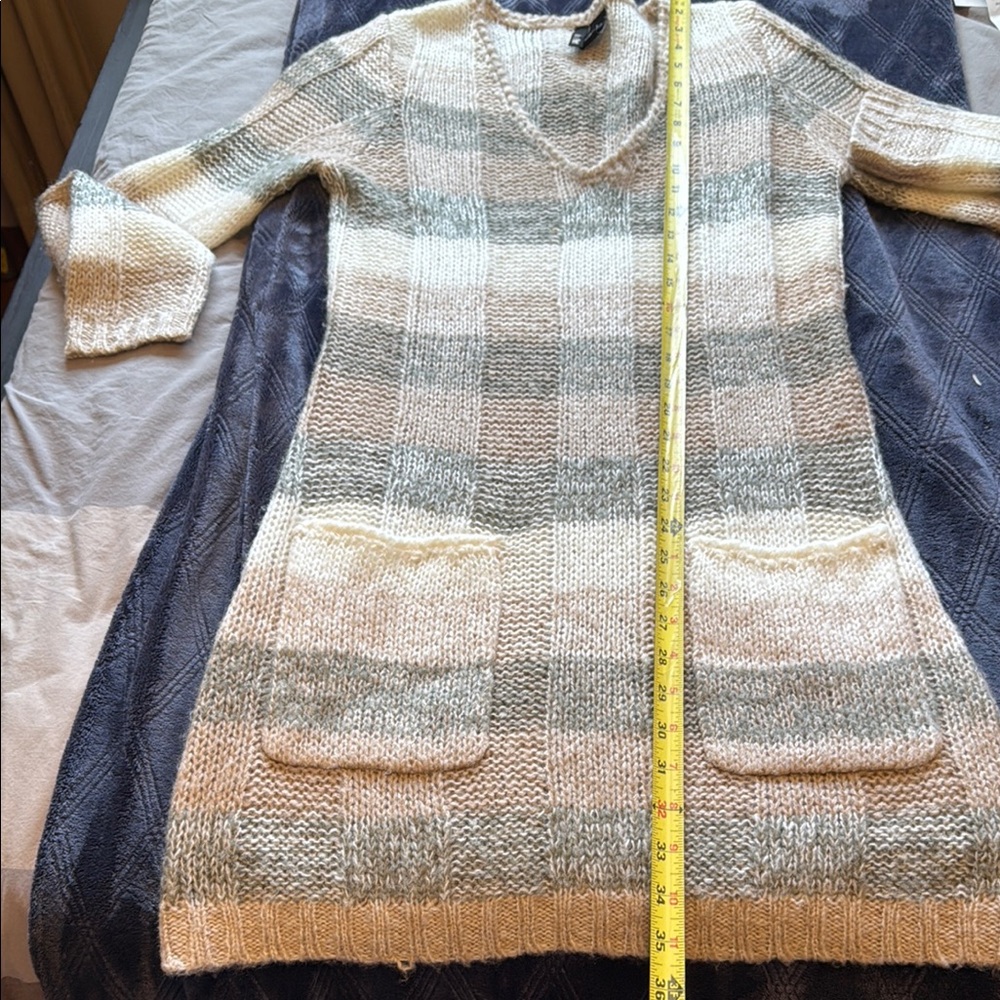 Ultra Flirt Striped Sweater Dress V-Neck Knit Neutral Tan Gray L Pocketed - Picture 8 of 10